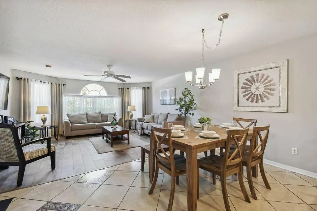 Spectacular, New Professional Decor, Near Dis, No Steps, Pool, Patio, Rates! Holiday home *
