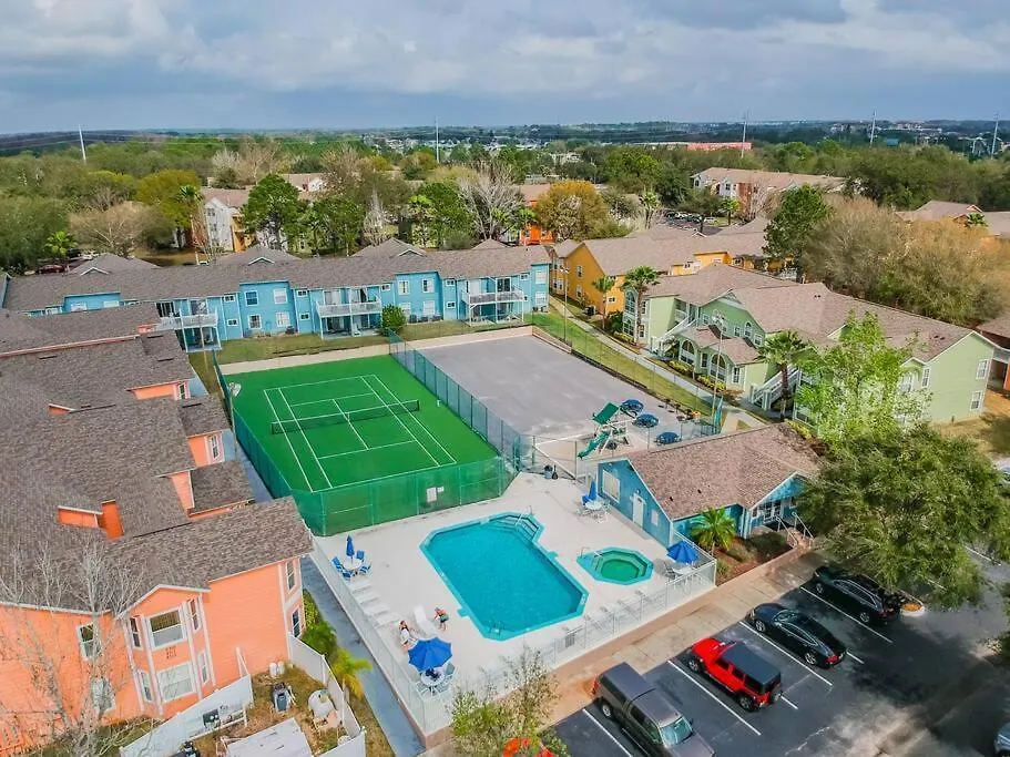 Spectacular, New Professional Decor, Near Dis, No Steps, Pool, Patio, Rates! Holiday home