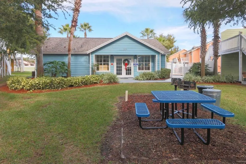 Holiday home Spectacular, New Professional Decor, Near Dis, No Steps, Pool, Patio, Rates! *