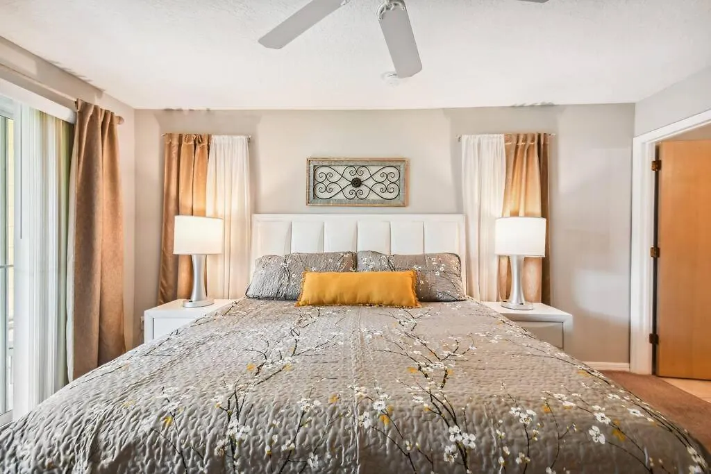 Spectacular, New Professional Decor, Near Dis, No Steps, Pool, Patio, Rates! Holiday home Kissimmee