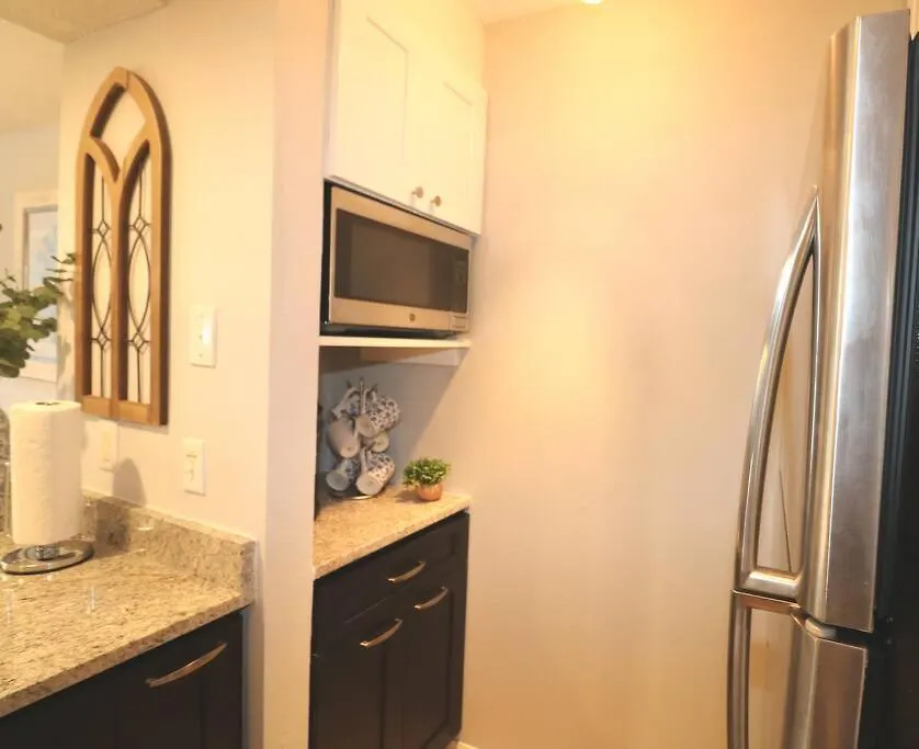 Holiday home Spectacular, New Professional Decor, Near Dis, No Steps, Pool, Patio, Rates! Kissimmee