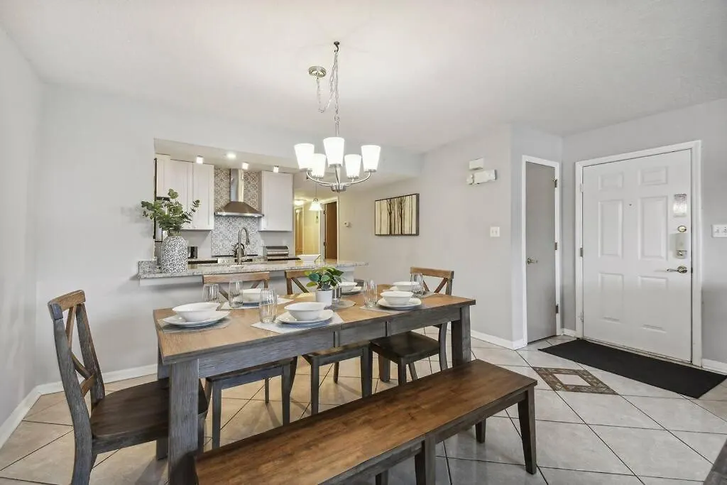 Spectacular, New Professional Decor, Near Dis, No Steps, Pool, Patio, Rates!