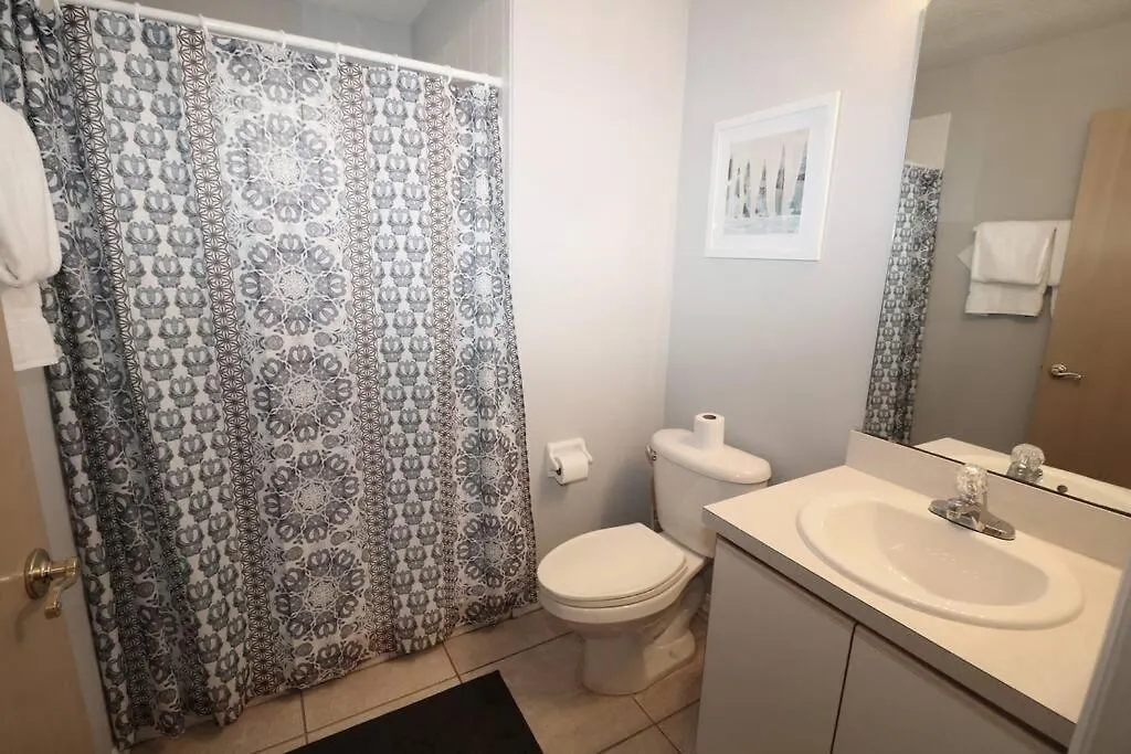 Spectacular, New Professional Decor, Near Dis, No Steps, Pool, Patio, Rates! Holiday home