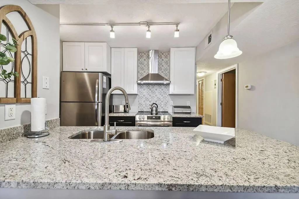 Spectacular, New Professional Decor, Near Dis, No Steps, Pool, Patio, Rates! Kissimmee