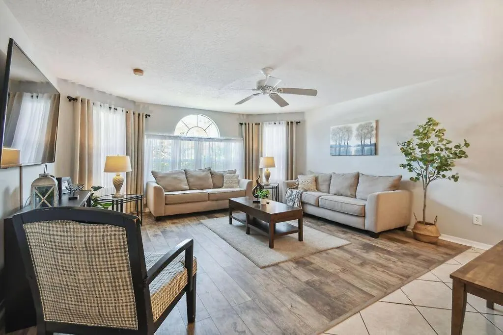 Spectacular, New Professional Decor, Near Dis, No Steps, Pool, Patio, Rates! Holiday home