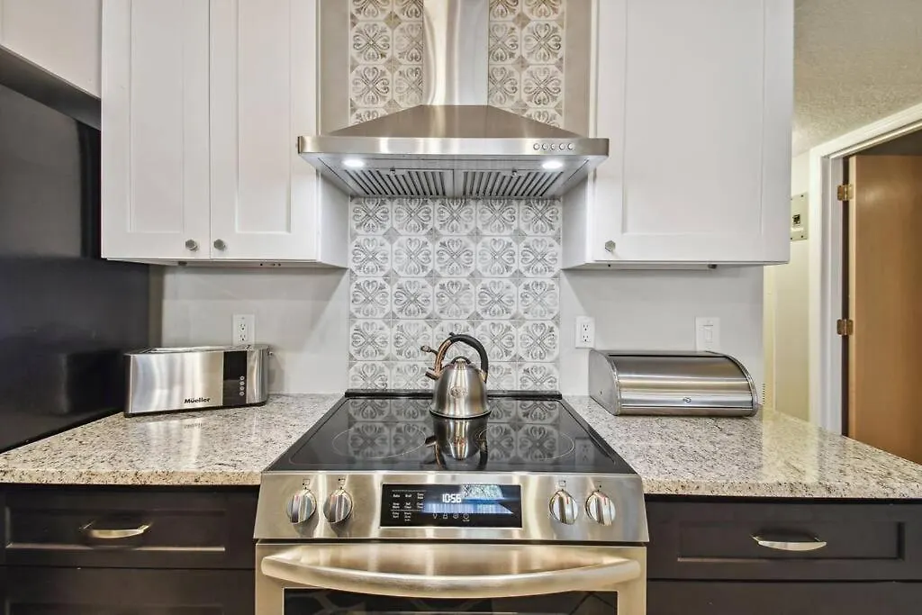 Spectacular, New Professional Decor, Near Dis, No Steps, Pool, Patio, Rates! Kissimmee
