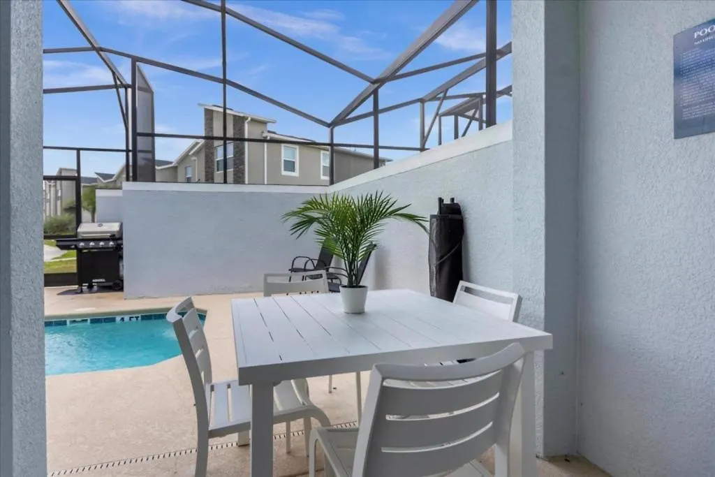 5 Bedrooms- 4 Bathrooms- Storey 3019pl Holiday home
