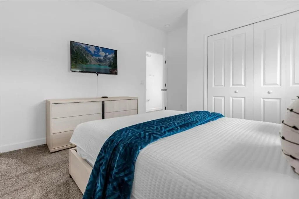 5 Bedrooms- 4 Bathrooms- Storey 3019pl