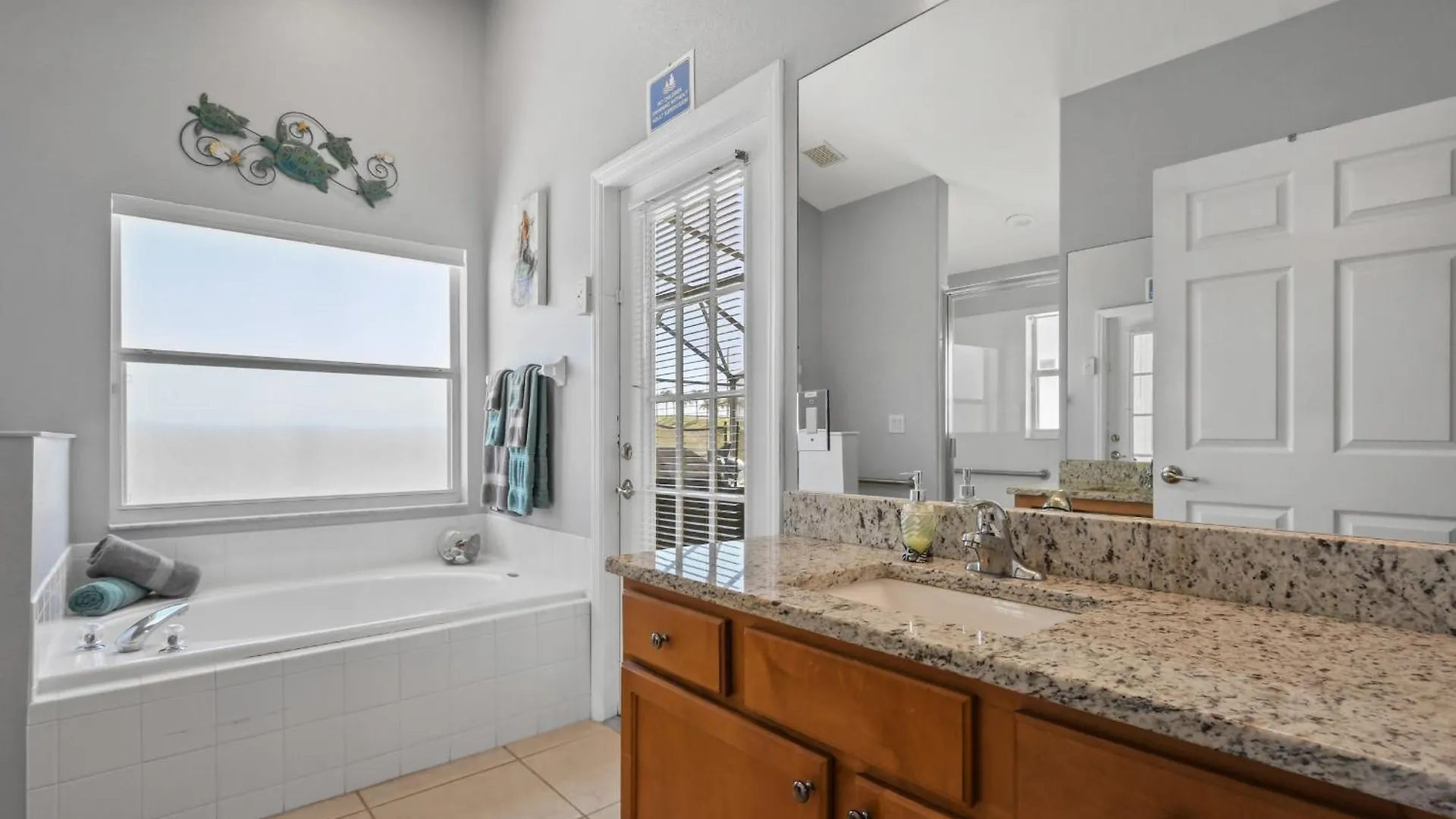 Wheelchair Accessible Lakeview 4br House With Pool Themed Game 度假居 *