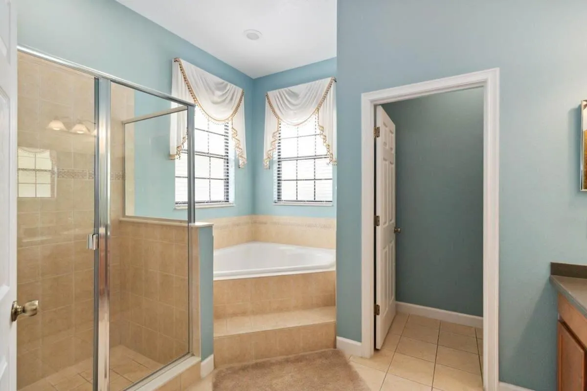 Luxurious 5br Your Getaway Holiday home *