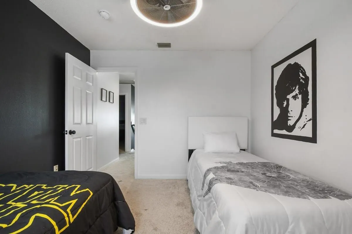 Holiday home Attention Star Wars Fans Amazing 6 Bedroom Pool *