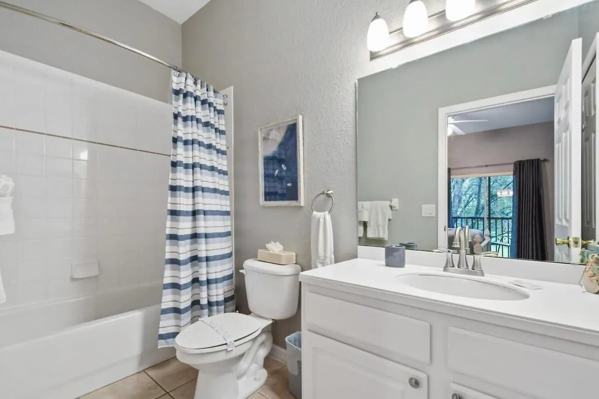 Coastal Unit With 3 Bedrooms And