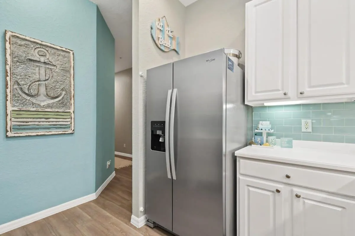 Coastal Unit With 3 Bedrooms And Holiday home