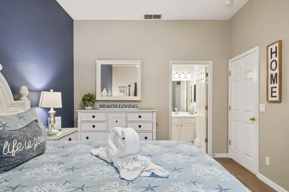 Holiday home Coastal Unit With 3 Bedrooms And *