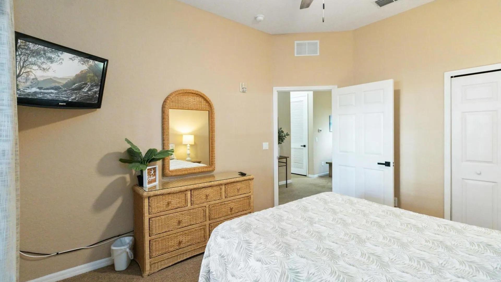 First Floor Style Unit With View In Bahama Bay بيت للعطل كيسيمي