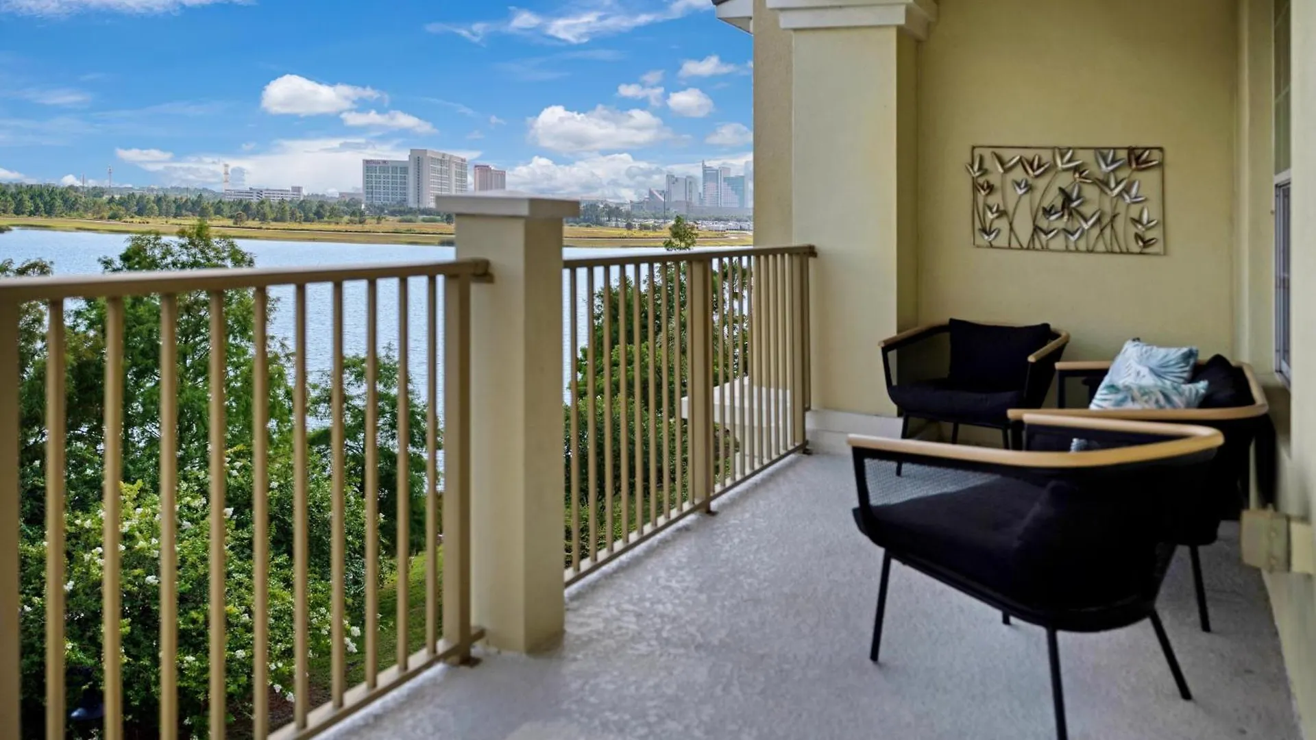 Stunning Vista Cay View Penthouse Loft Near Theme Parks And Walk To The Convention Center Holiday home Kissimmee