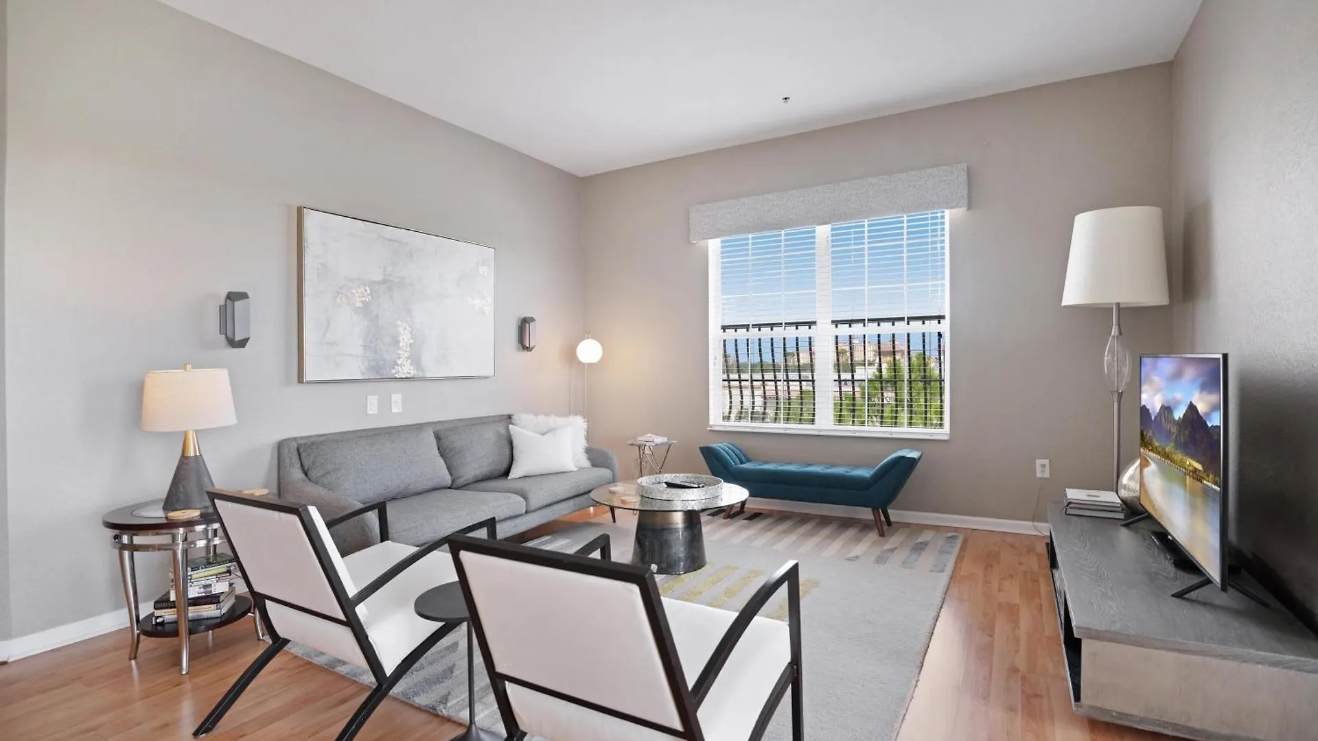 Stunning Vista Cay View Penthouse Loft Near Theme Parks And Walk To The Convention Center Holiday home Kissimmee