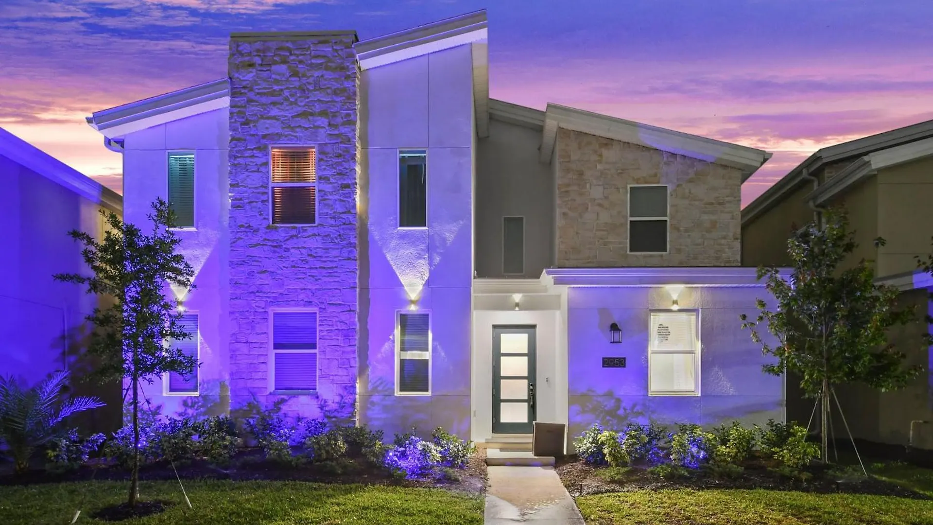 5 Percent Luxury At Storey Mins To Villa *
