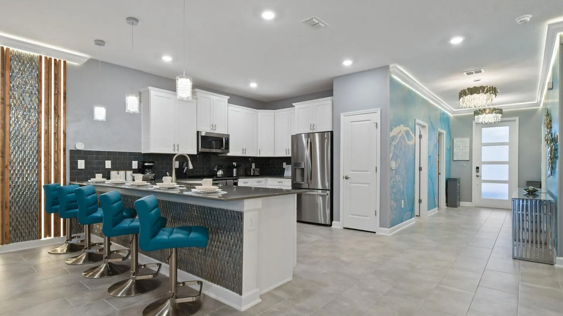5 Percent Luxury At Storey Mins To *