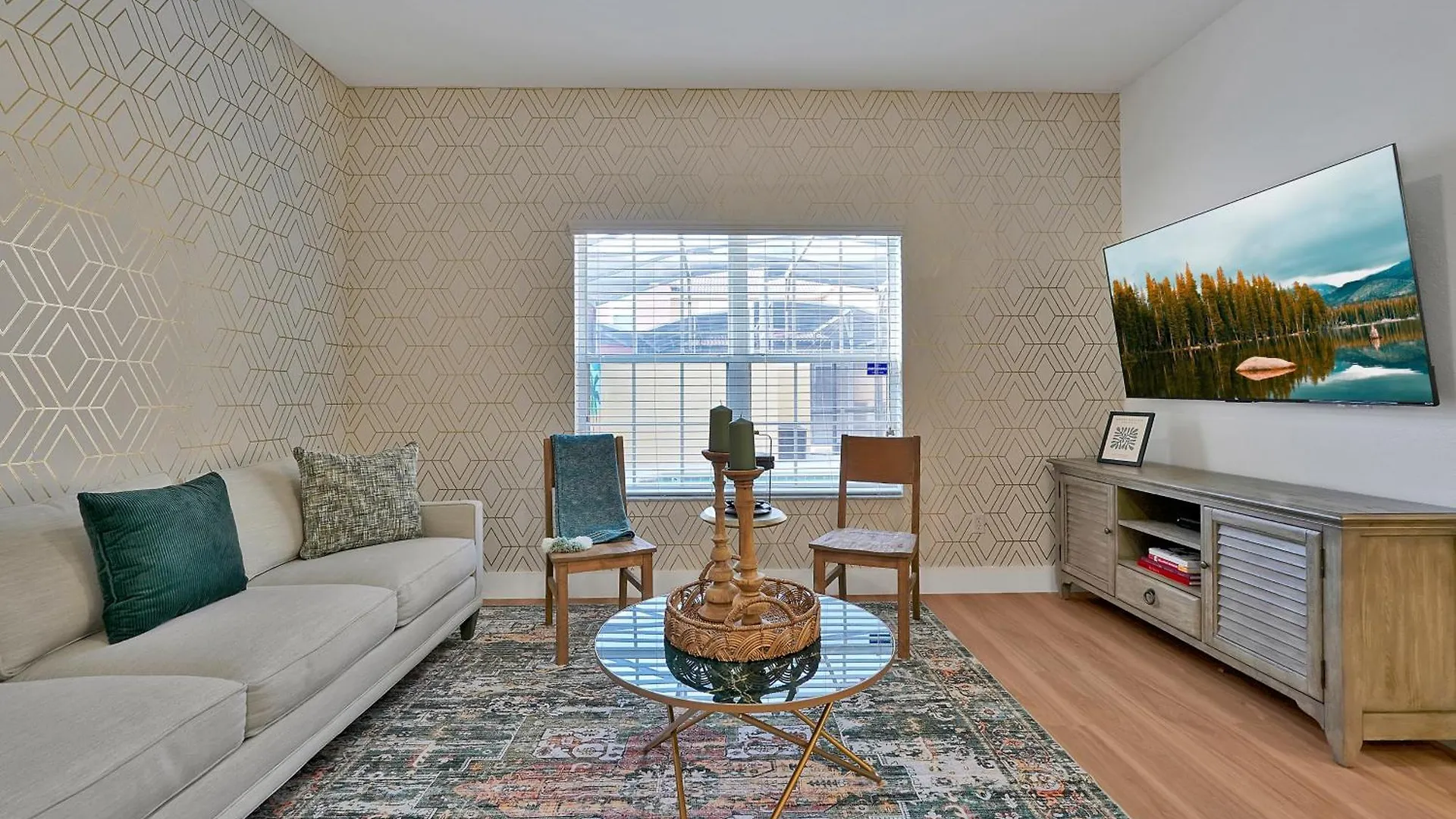 Stylish & Cozy Retreat Prime Location Fully Equipped