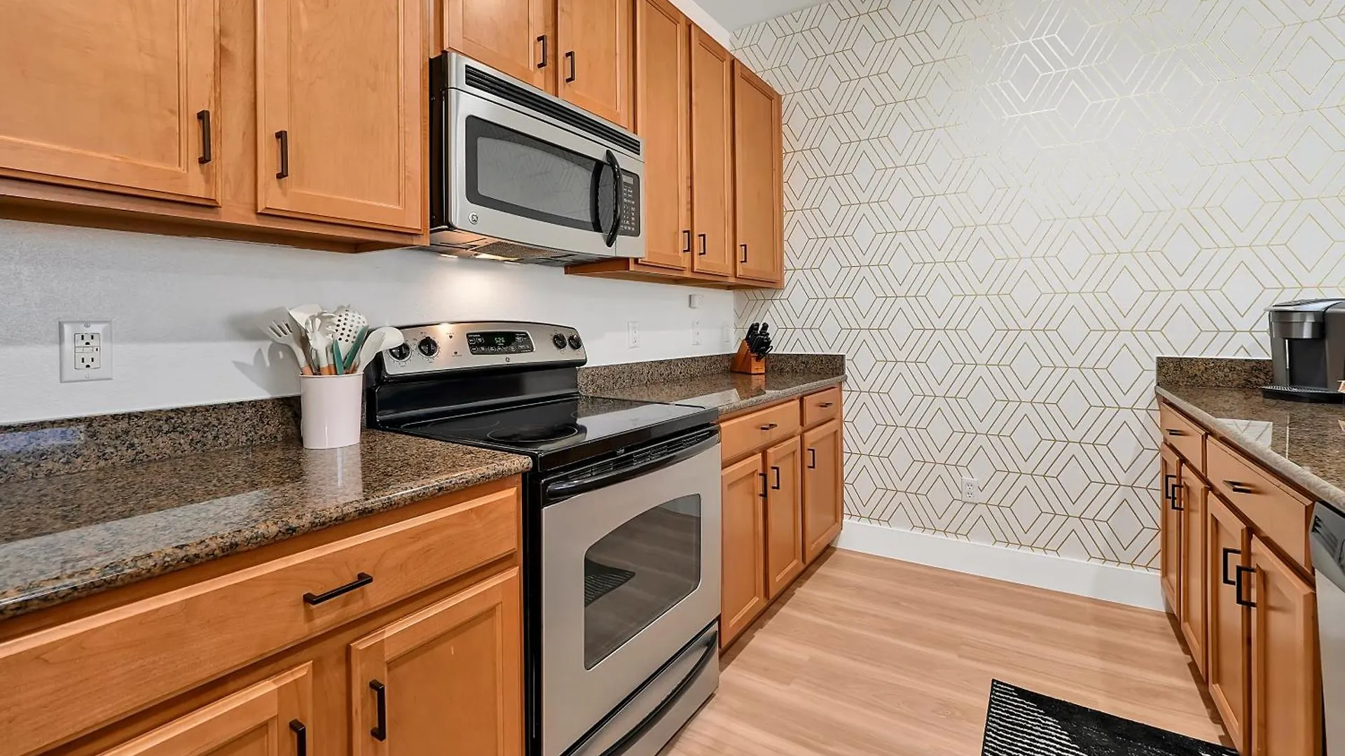 Stylish & Cozy Retreat Prime Location Fully Equipped Holiday home