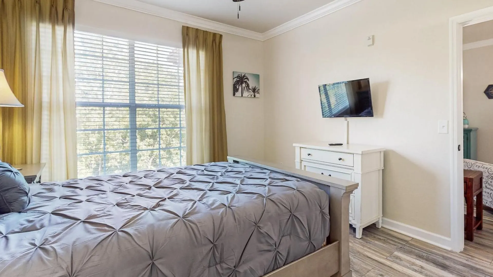 Sea Glass Escape Apartment