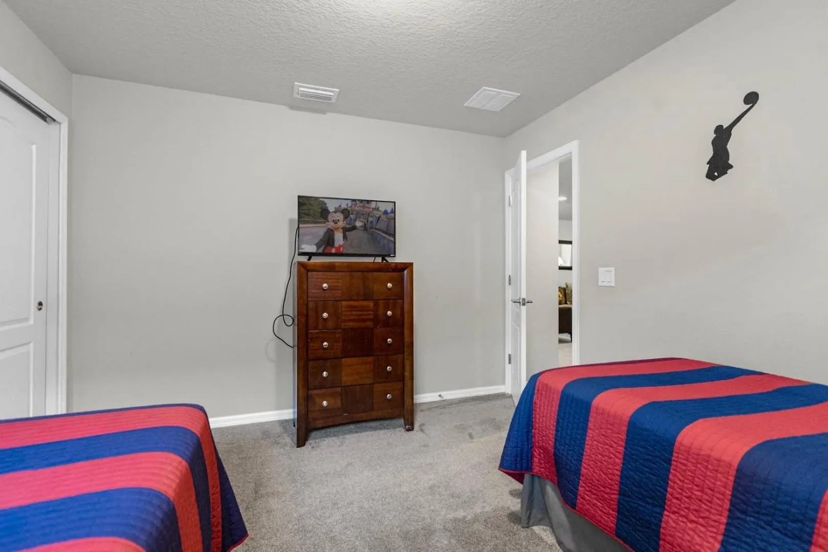Dream Getaway Modern 9-bedroom Vacation Villa Kissimmee