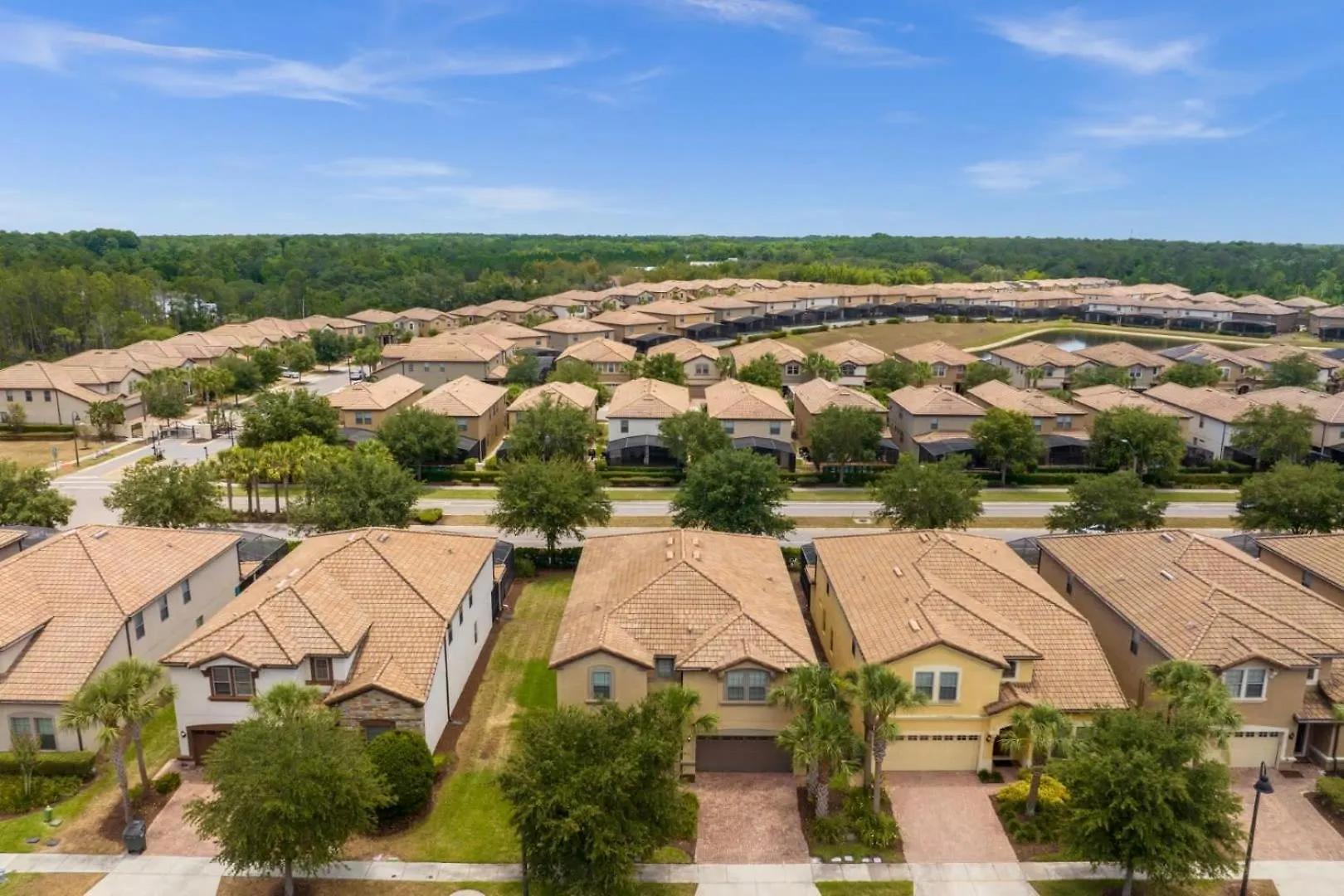 Dream Getaway Modern 9-bedroom Vacation Villa Kissimmee