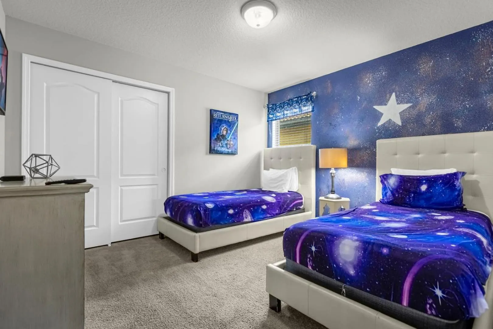 Dream Getaway Modern 9-bedroom Vacation Villa Kissimmee
