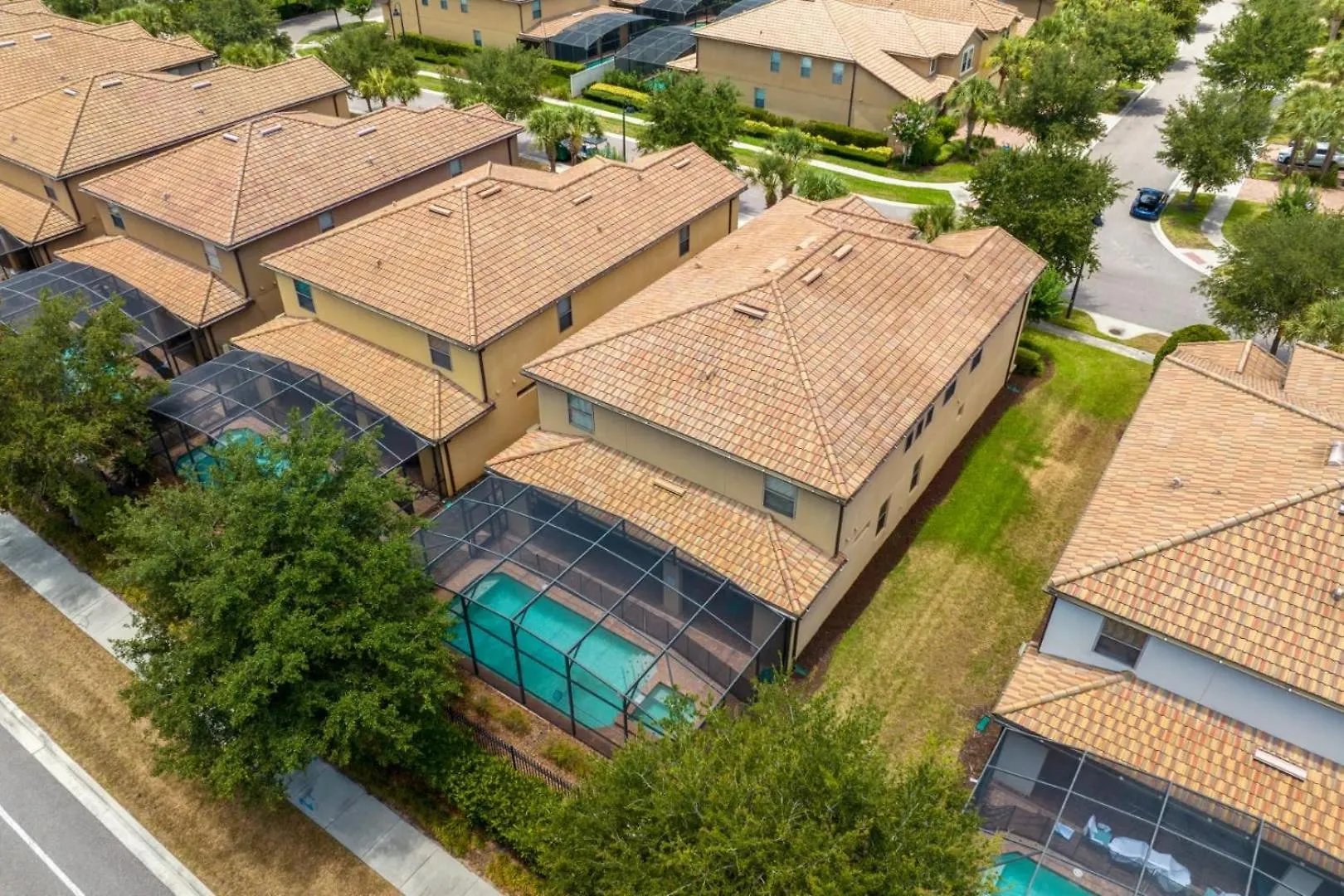 Dream Getaway Modern 9-bedroom Vacation Villa Kissimmee