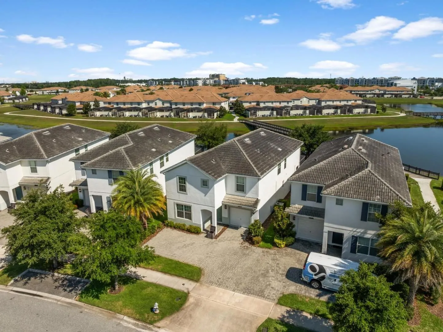 Dream Getaway Modern 9-bedroom Vacation Villa Kissimmee