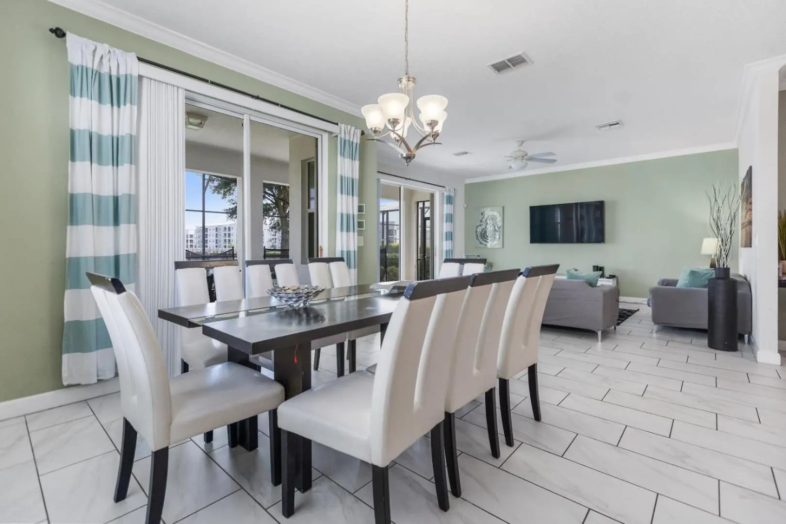 Dream Getaway Modern 9-bedroom Vacation Villa Kissimmee