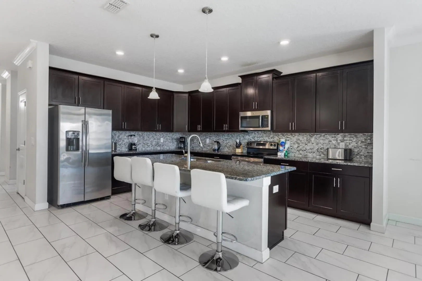 Dream Getaway Modern 9-bedroom Vacation Villa Kissimmee