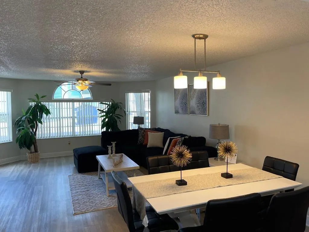 Grand Superior 3br Penthouse Near Parks & Universal *