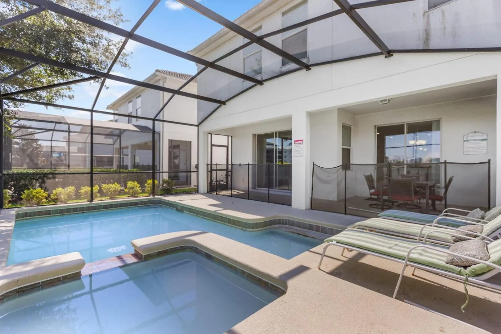 Dream Getaway Modern 9-bedroom Vacation Villa Kissimmee