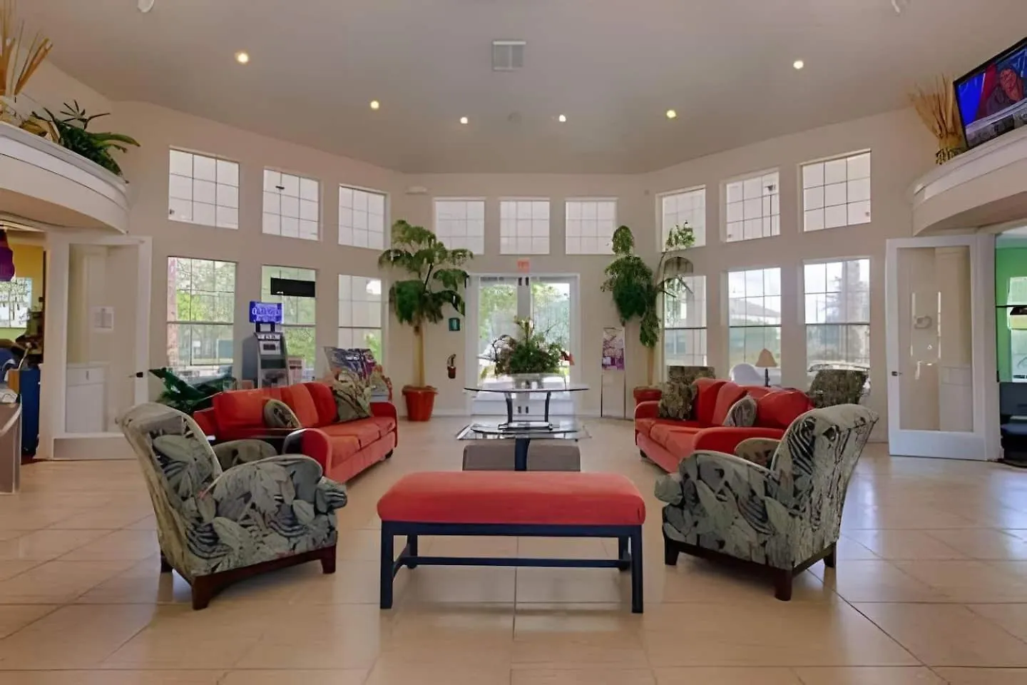 Pool & Great Location Relaxing 4bd 6mi *