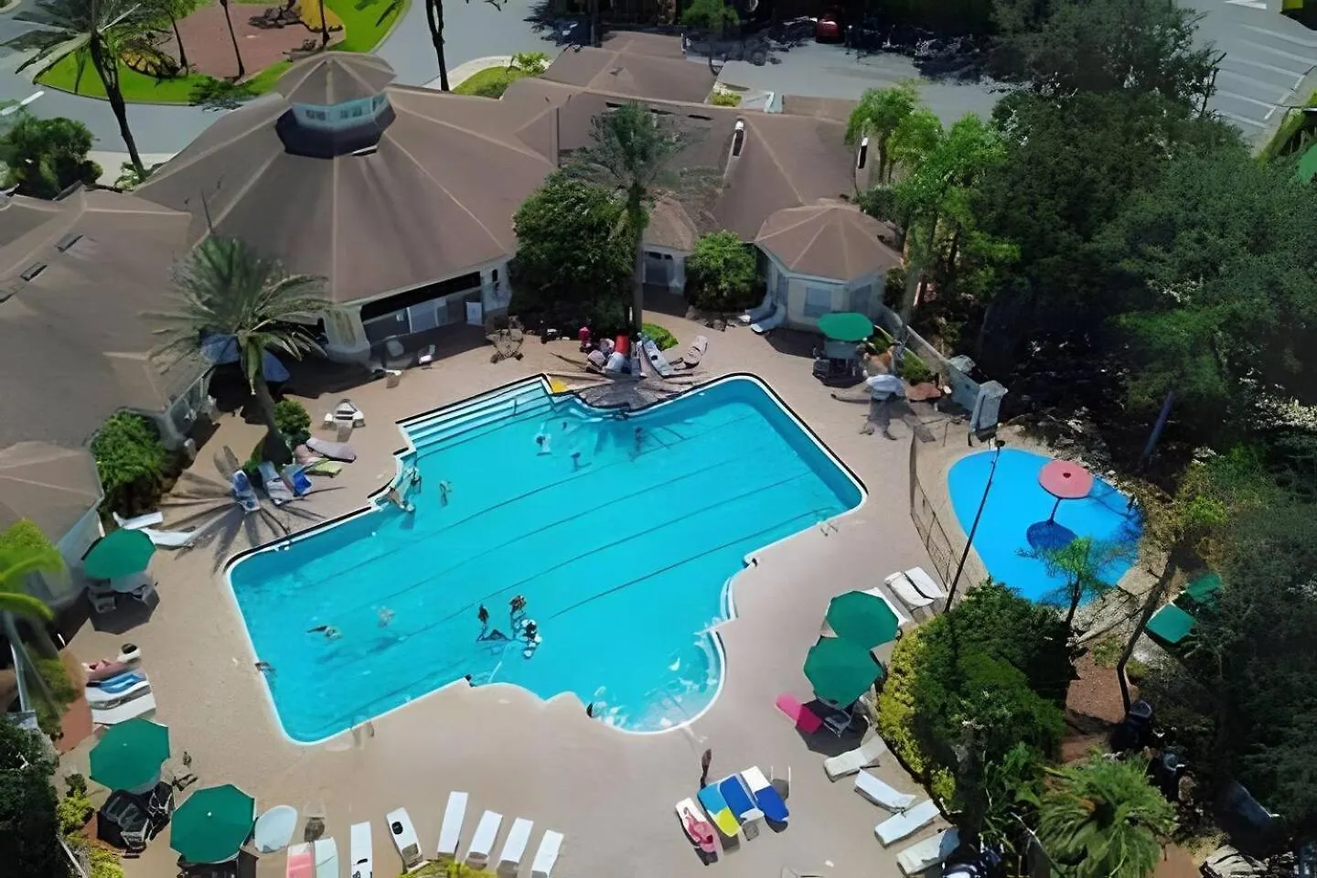 Pool & Great Location Relaxing 4bd 6mi