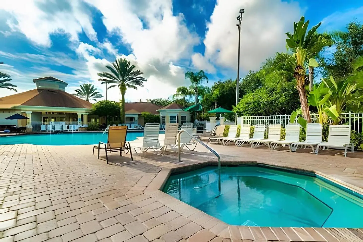 Renewed & Cozy 4bd Great Location To Holiday home