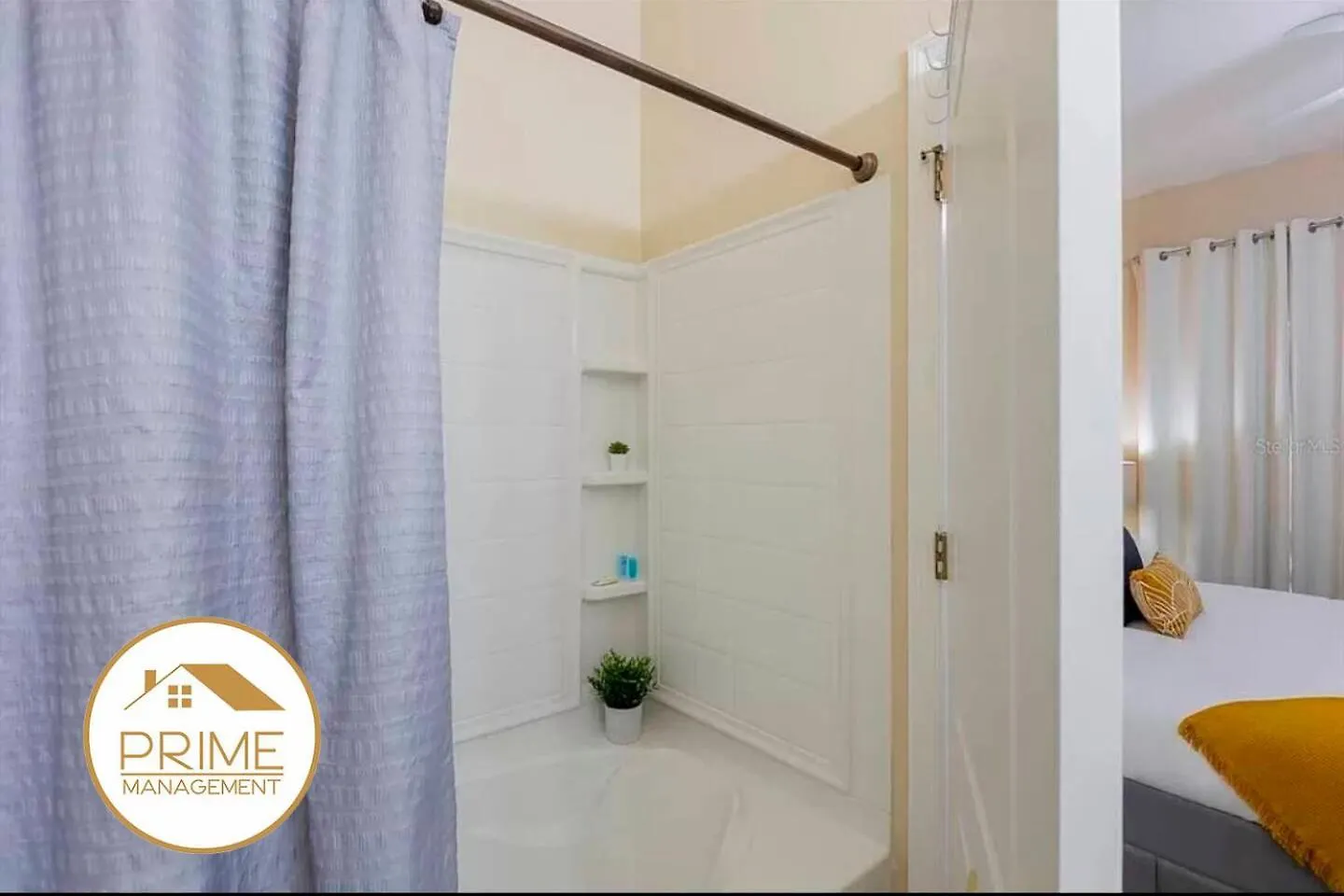 Cozy 4bdhome By Lake Prime Location Disney Holiday home Kissimmee