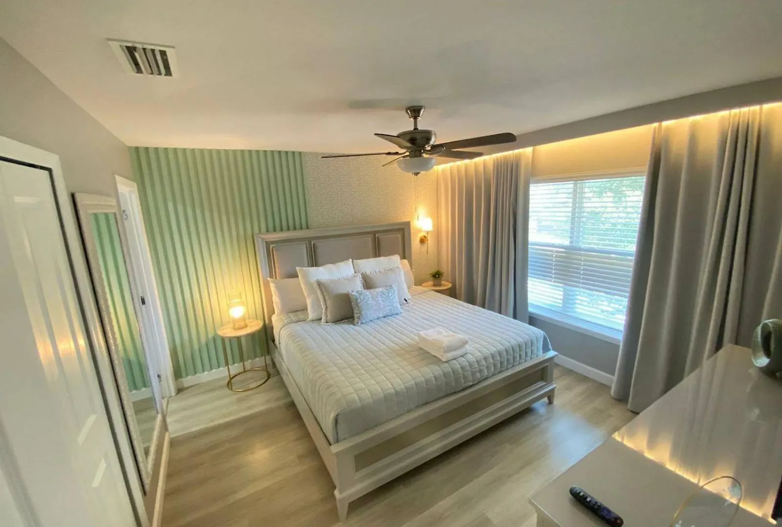 Holiday home Beautiful W Private Pool Le Rive 2100 *