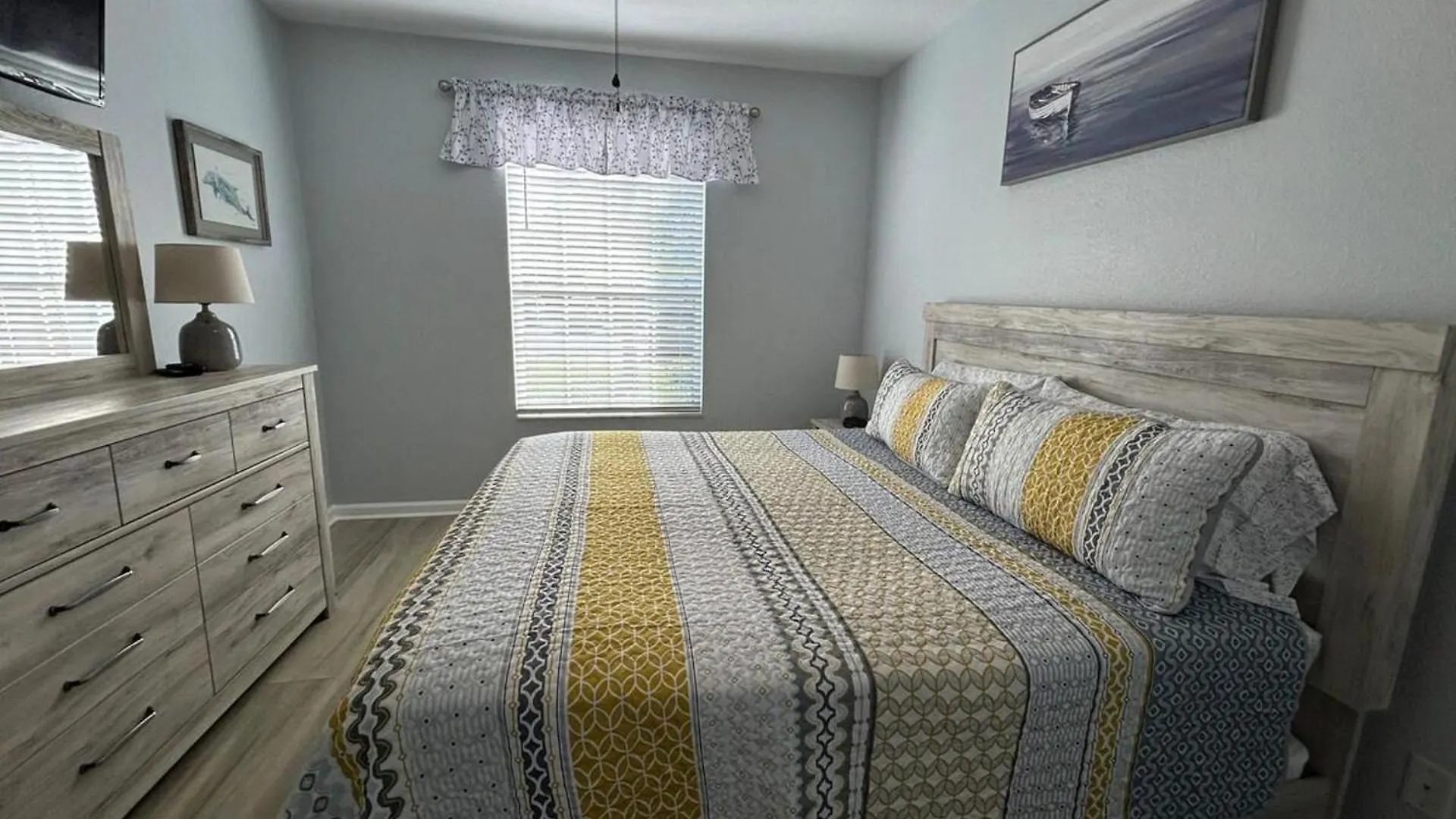 Stunning 3 Bedroom Renovated 2024 * Four Corners