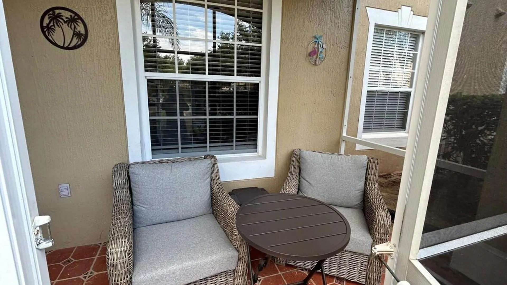Stunning 3 Bedroom Renovated 2024 *