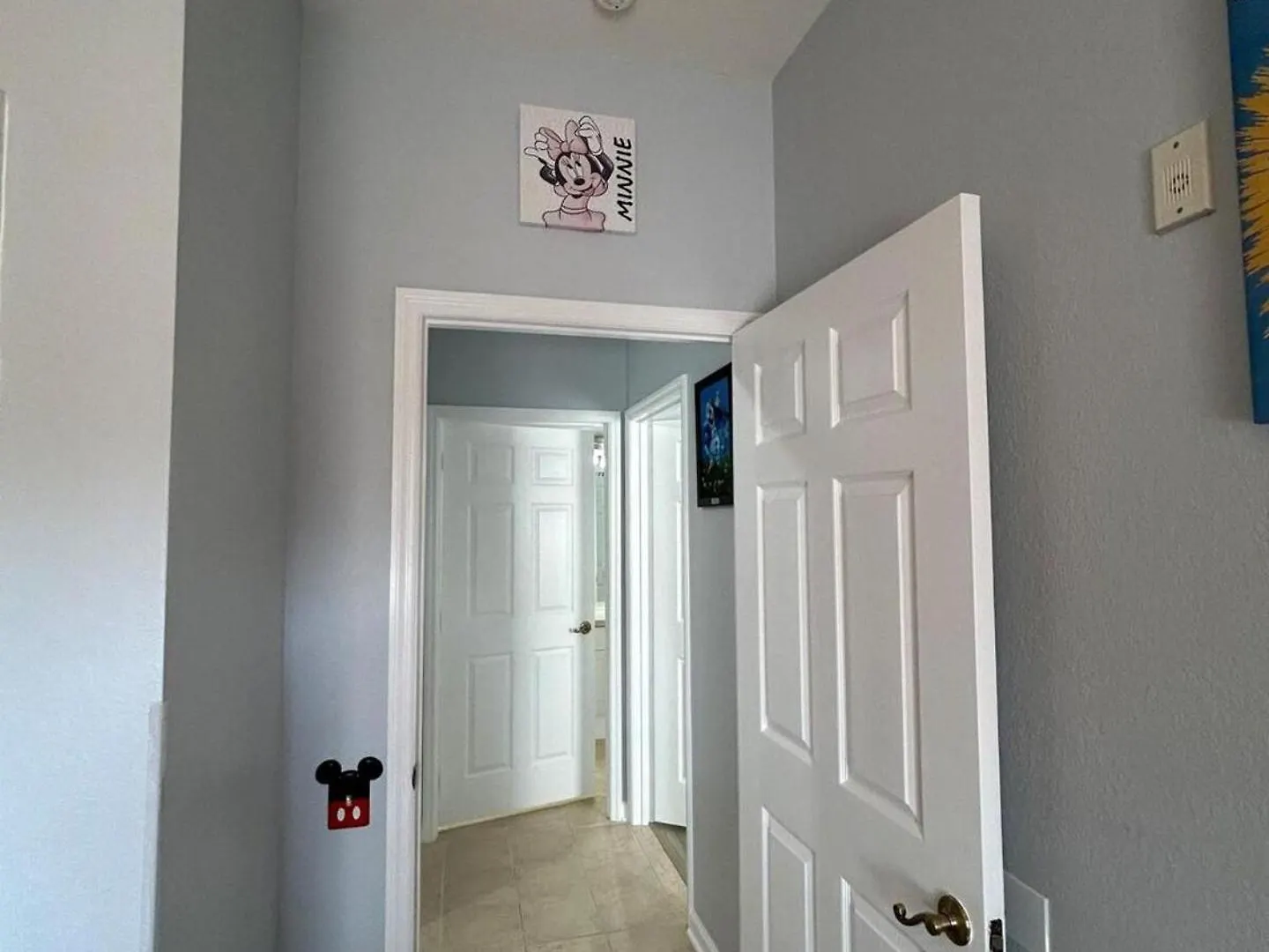 Stunning 3 Bedroom Renovated 2024 Apartment *