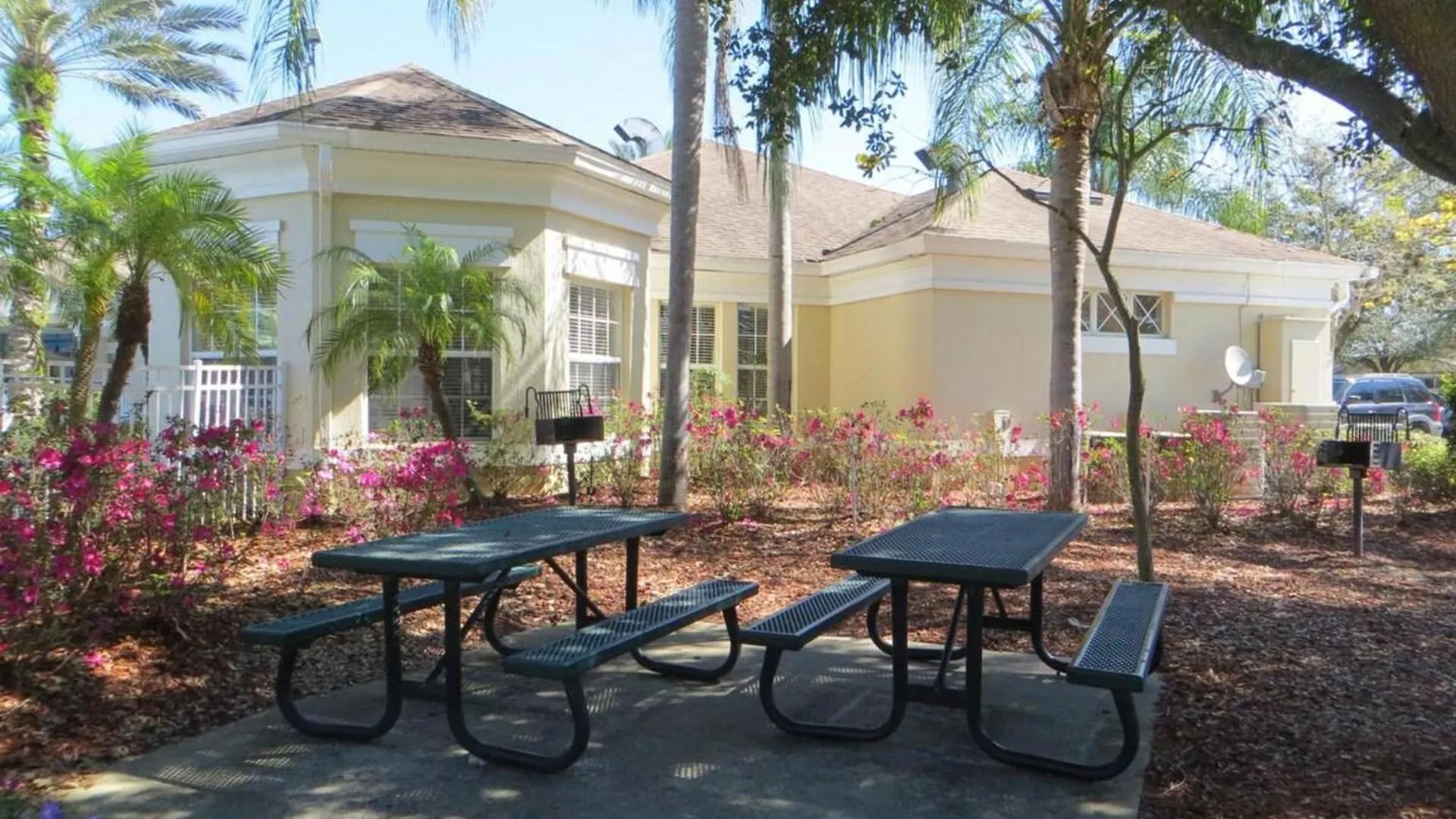 Stunning 3 Bedroom Renovated 2024 * Four Corners