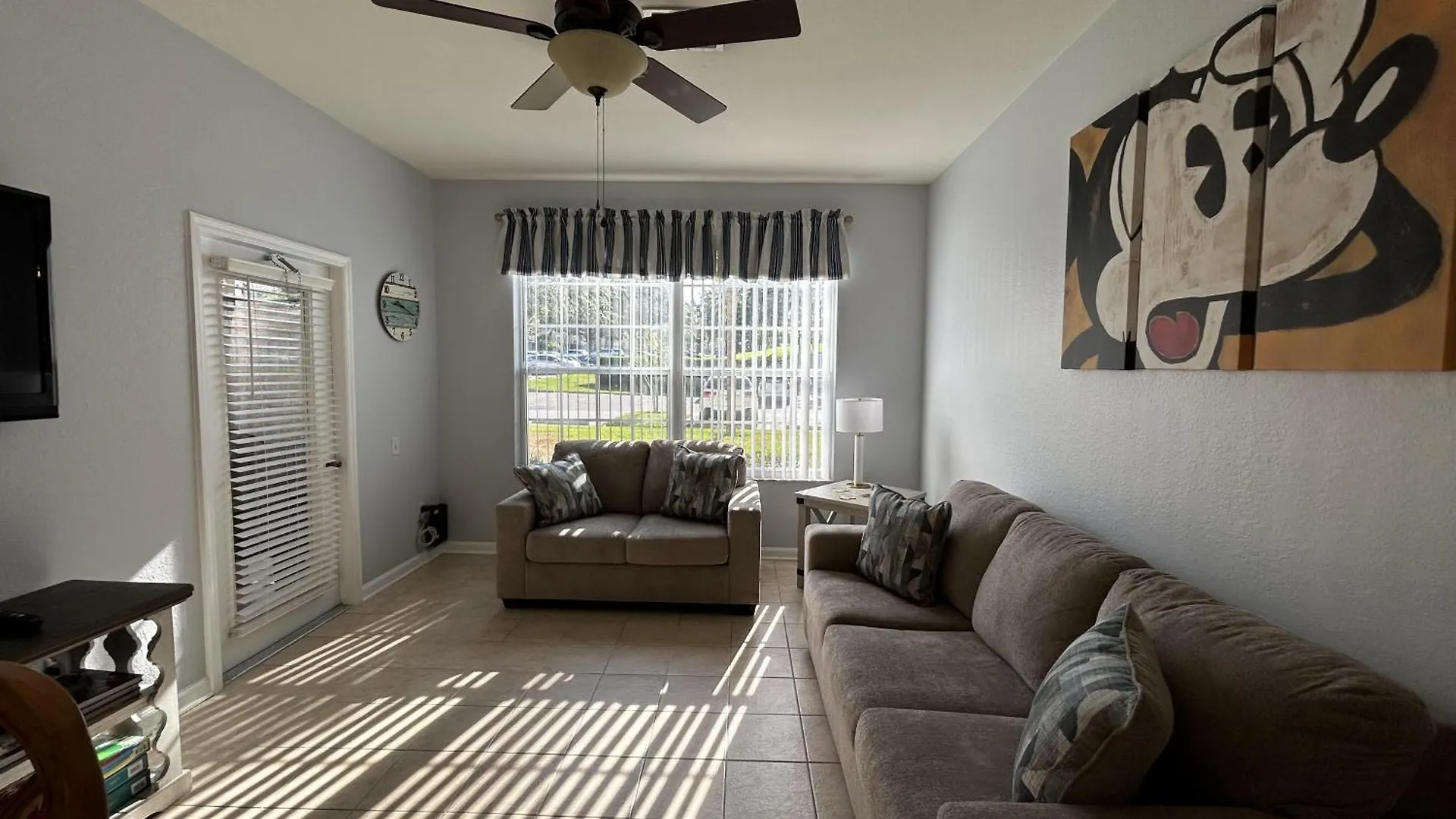 Stunning 3 Bedroom Renovated 2024 * Four Corners