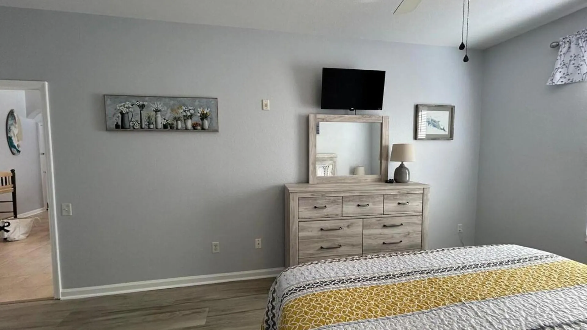 Stunning 3 Bedroom Renovated 2024 Apartment *
