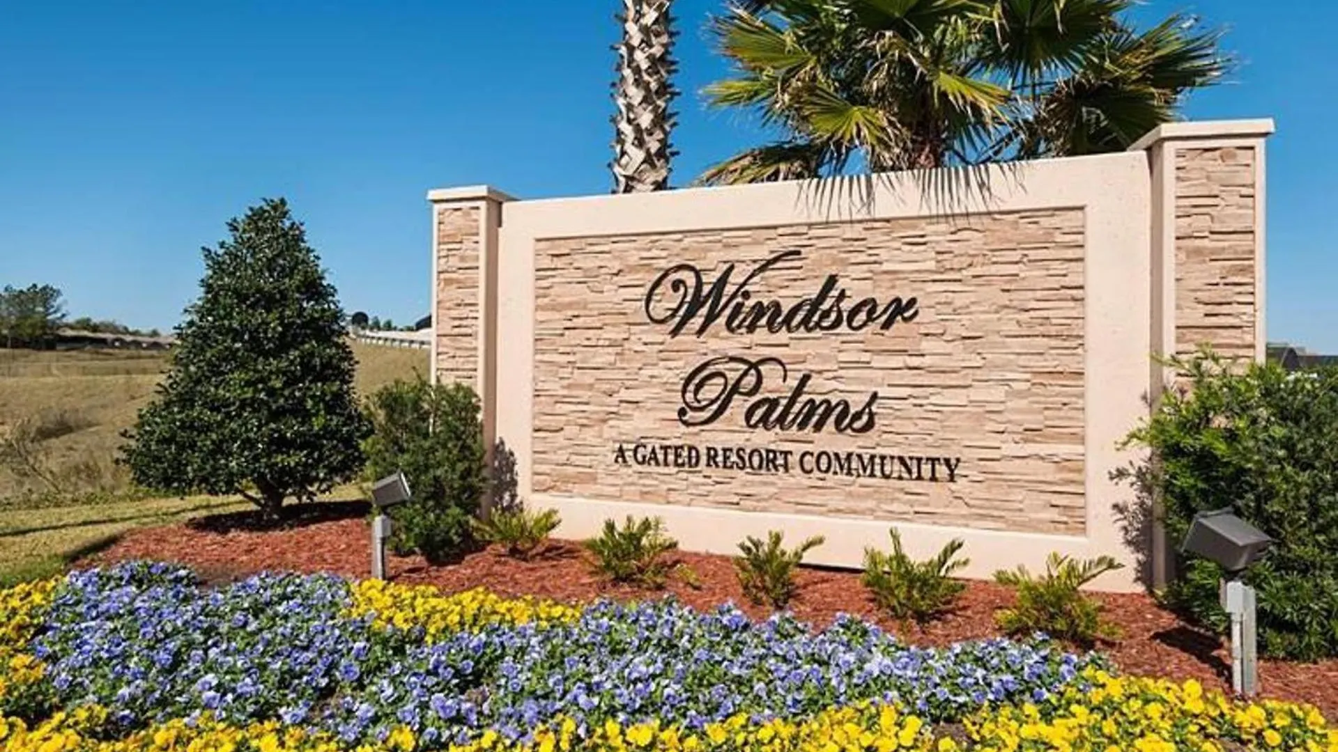 Stunning 3 Bedroom Renovated 2024 Apartment Four Corners