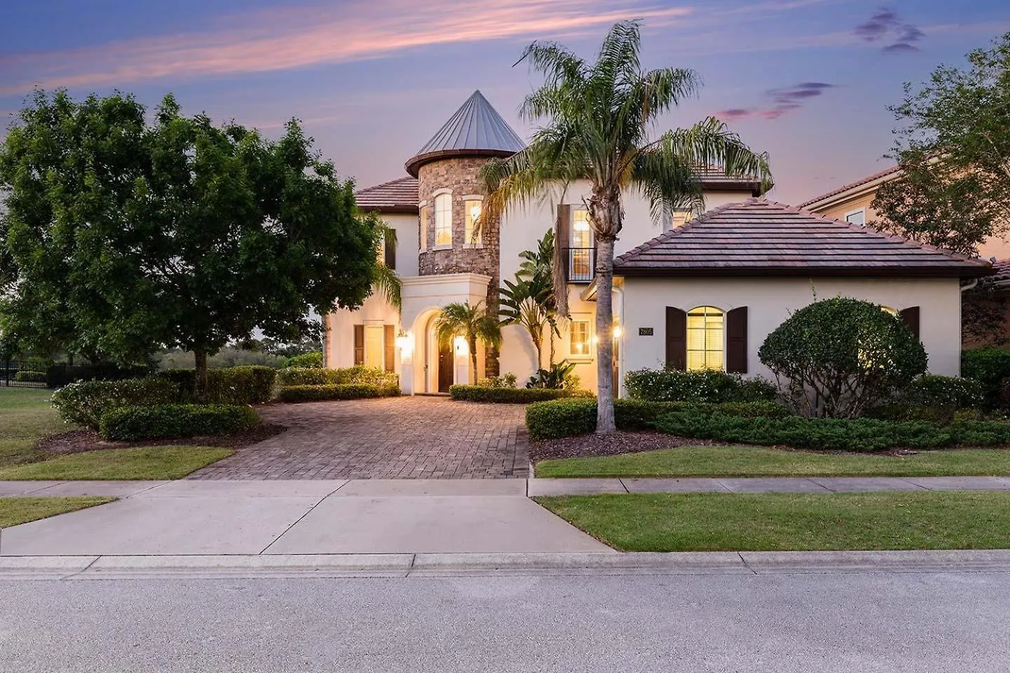 Classic 6 Bdrm Retreat With Private Pool At Reunion *