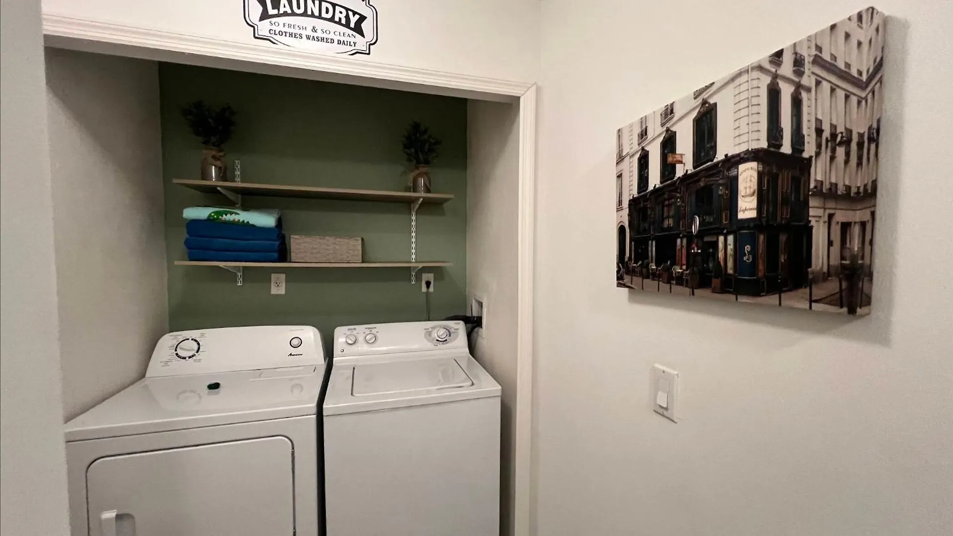 270 - Gracious 3 Bedroom Near With Pool
