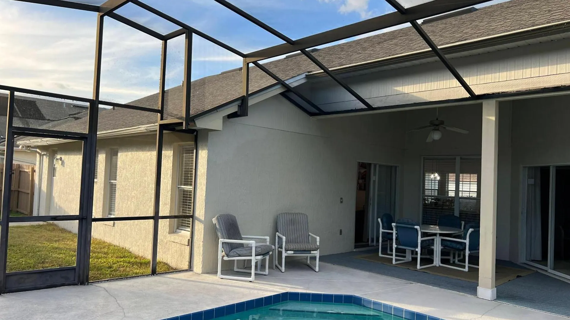 度假居 270 - Gracious 3 Bedroom Near With Pool 基西米